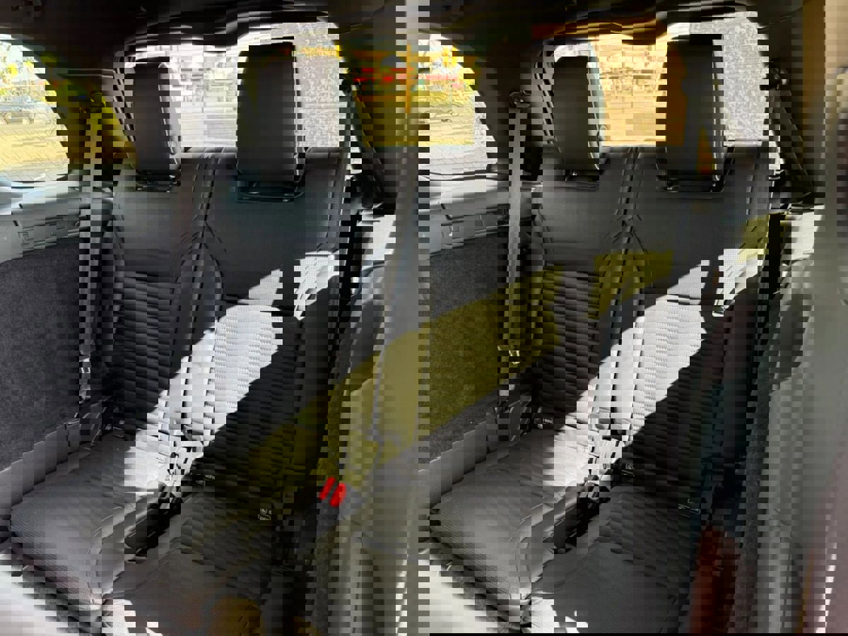 Used 2019 Land Rover Discovery HSE image 47