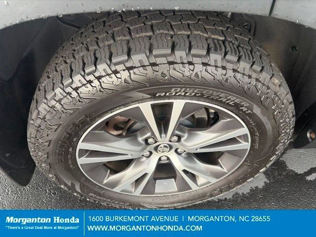 Used 2017 Toyota Highlander LE AWD/4WD image 9