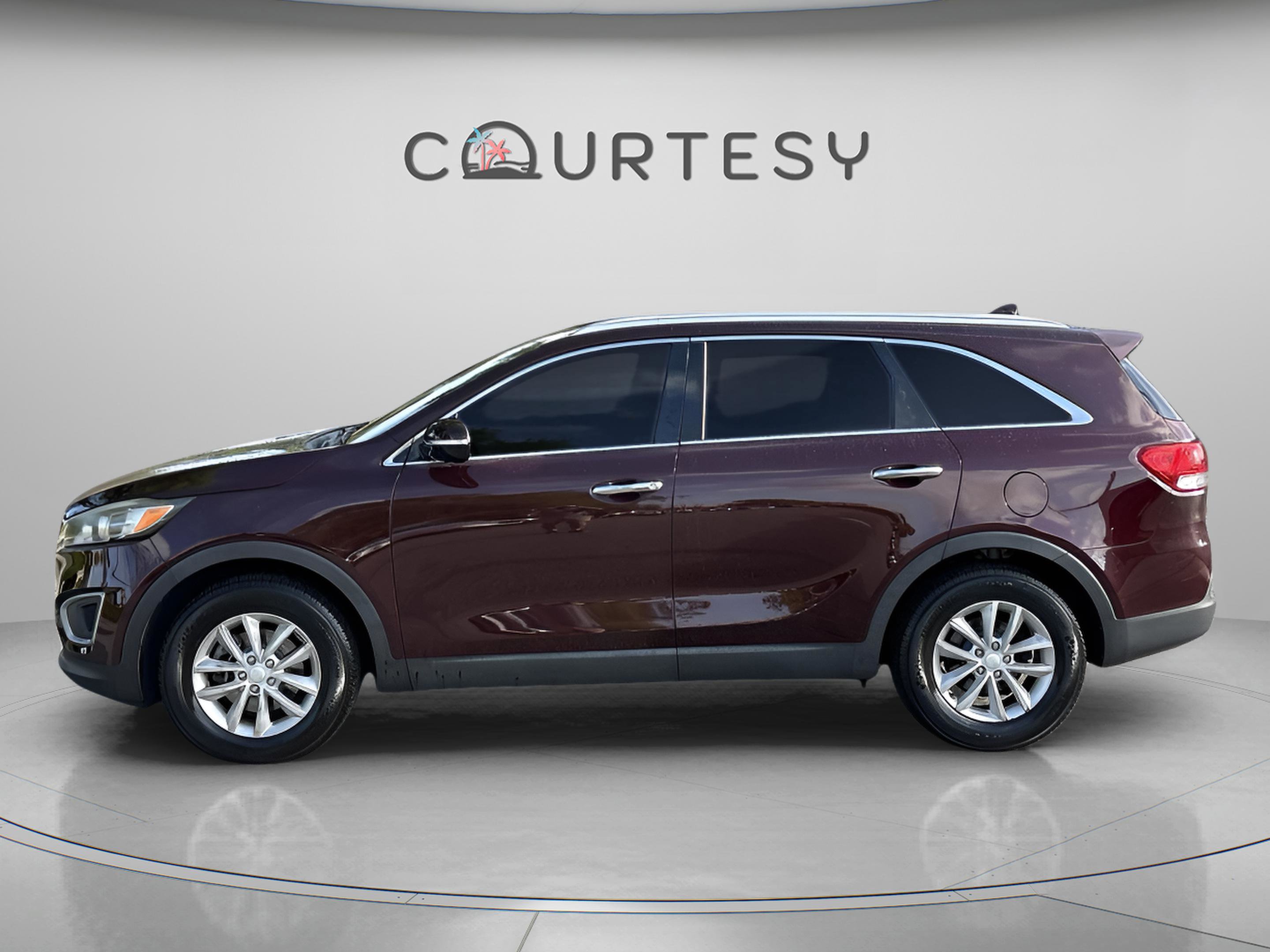 Used 2018 Kia Sorento LX image 4