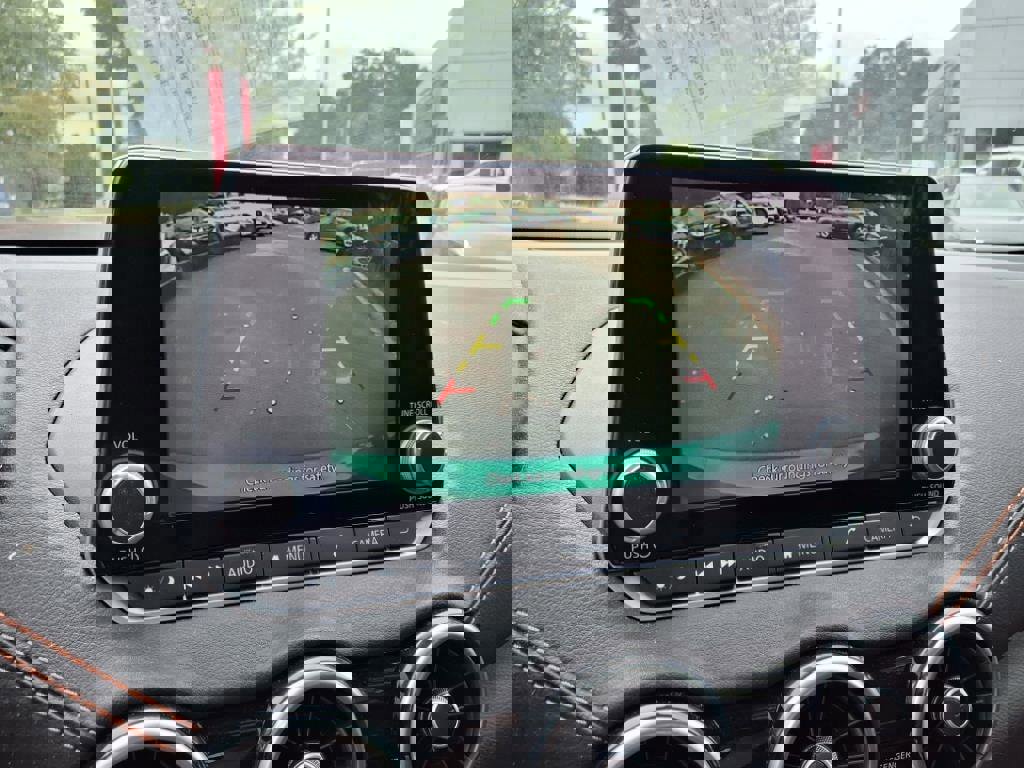 Used 2023 Nissan Sentra SR w/ Electronics Package image 9