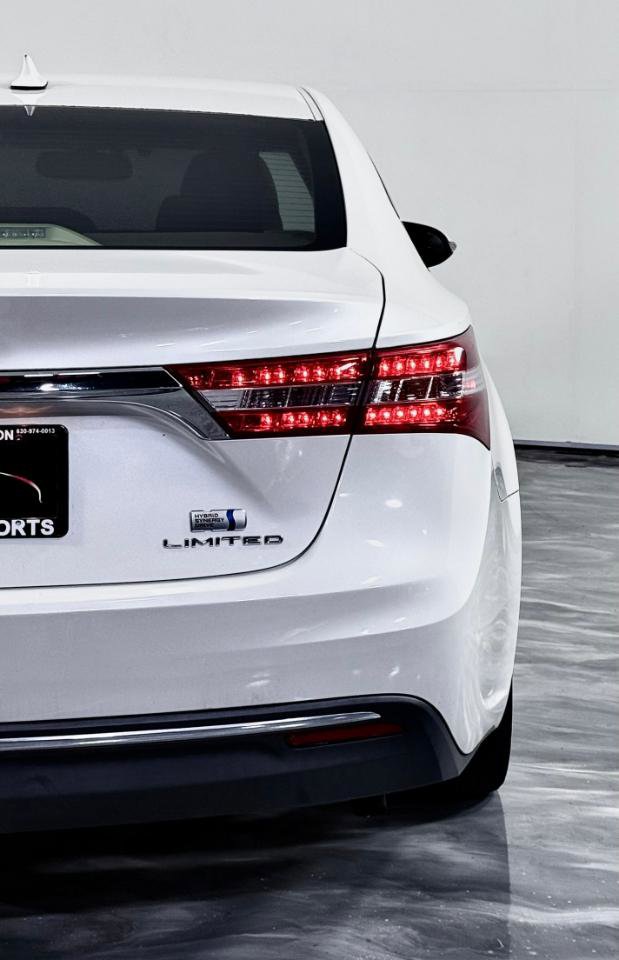 Used 2013 Toyota Avalon Limited w/ Technology Pkg FWD image 14