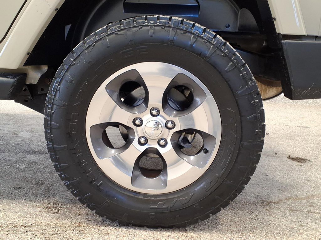 Used 2018 Jeep Wrangler Unlimited Sahara w/ Dual Top Group image 7