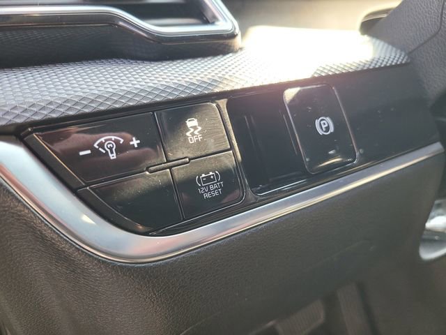 Used 2025 Kia Sportage LX image 17