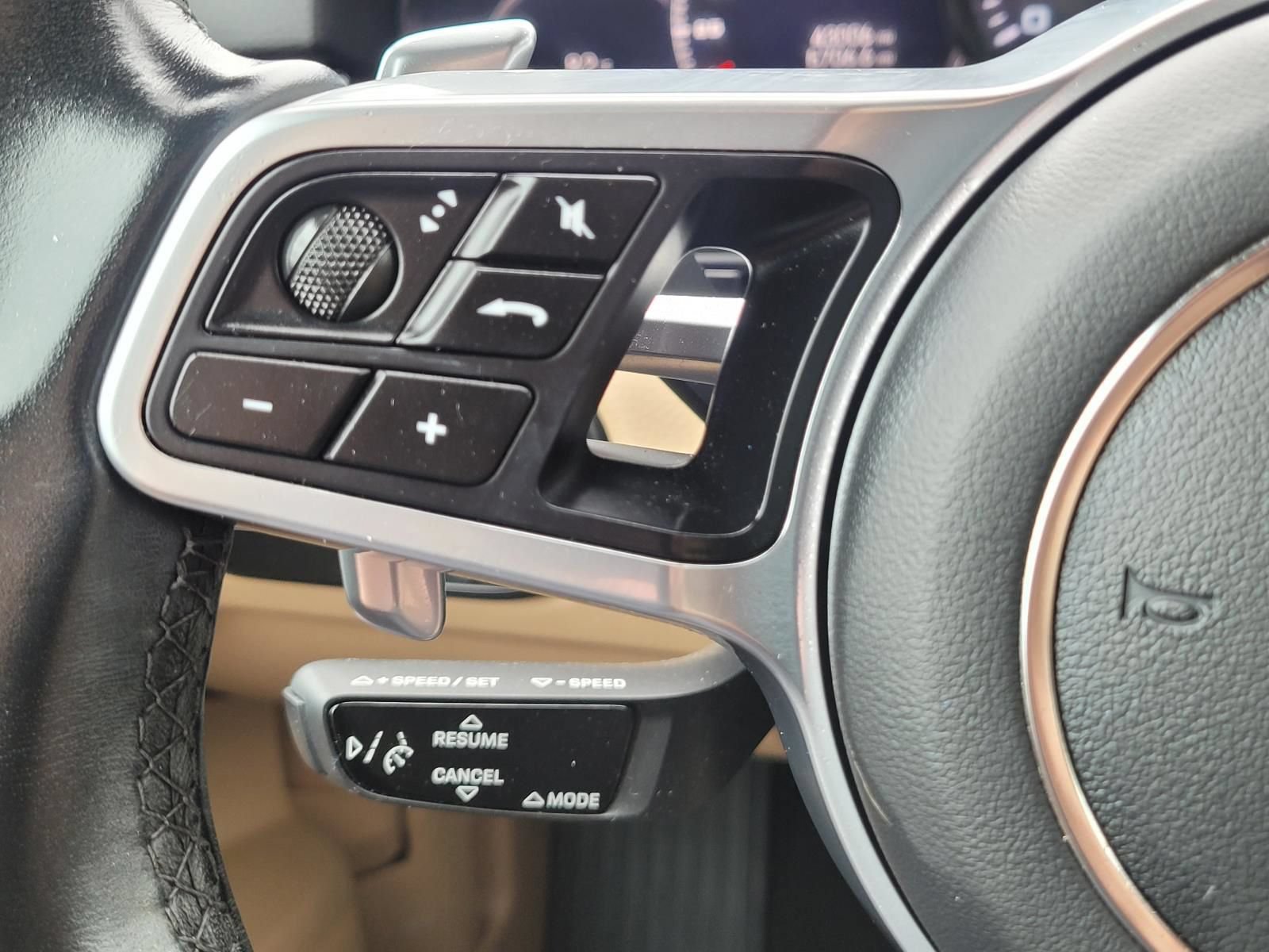 Used 2023 Porsche Cayenne Platinum Edition AWD/4WD image 32