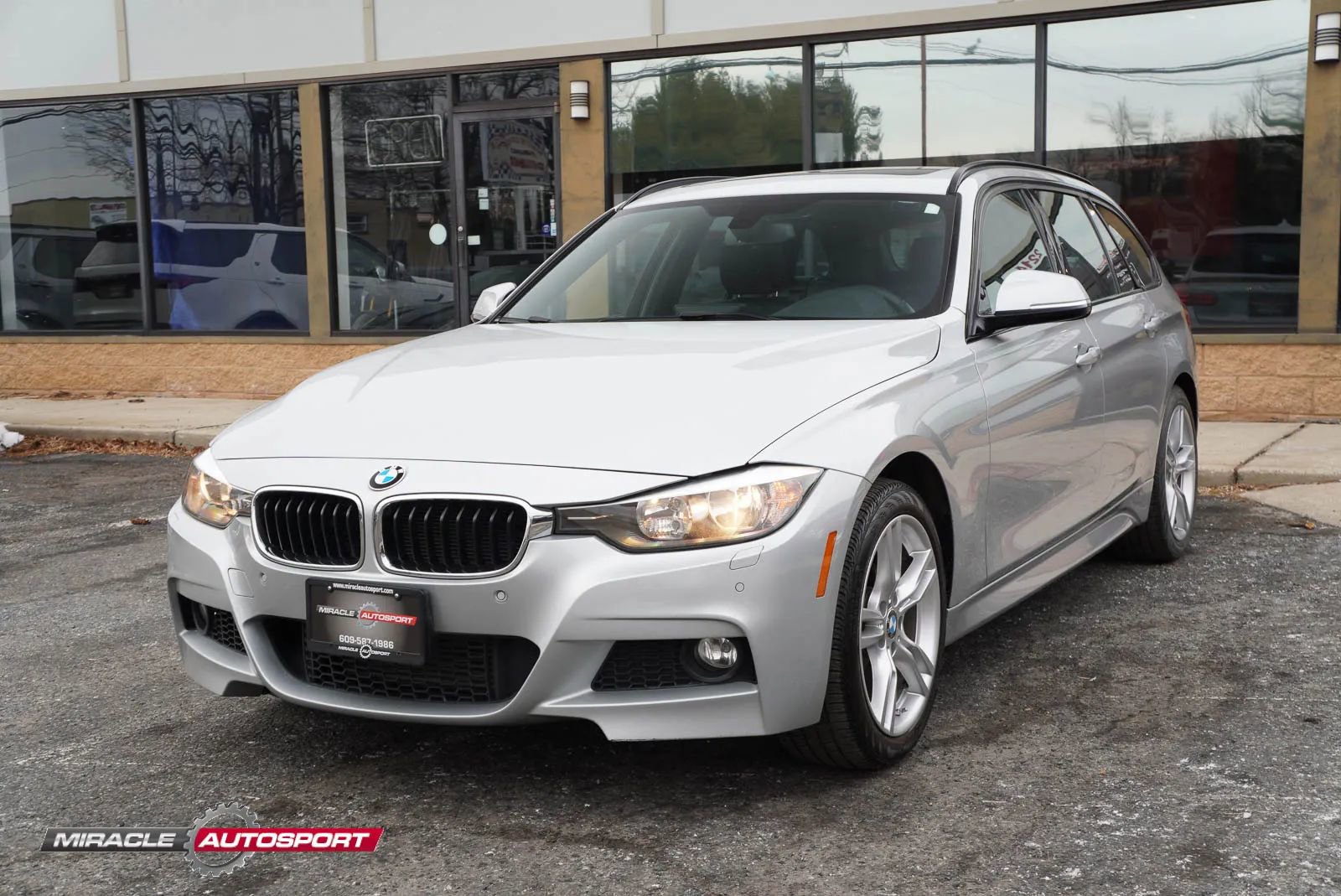 Used 2015 BMW 328i xDrive 328i xDrive Sport Wagon 4D image 3