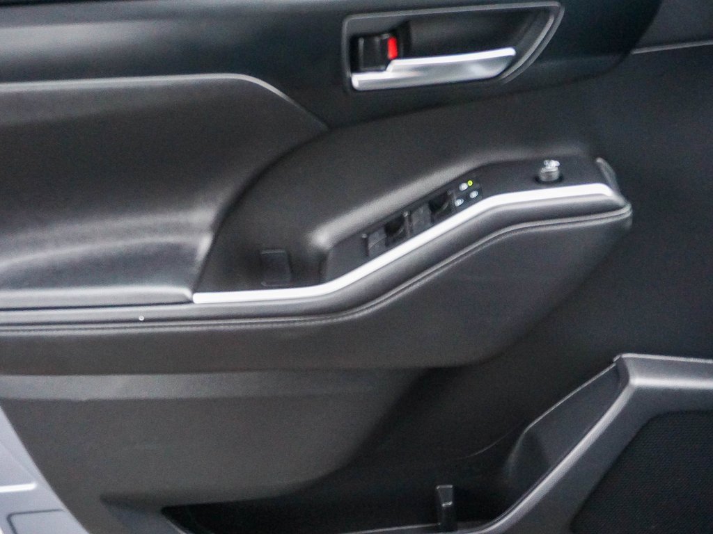 Used 2022 Toyota Highlander XLE image 19