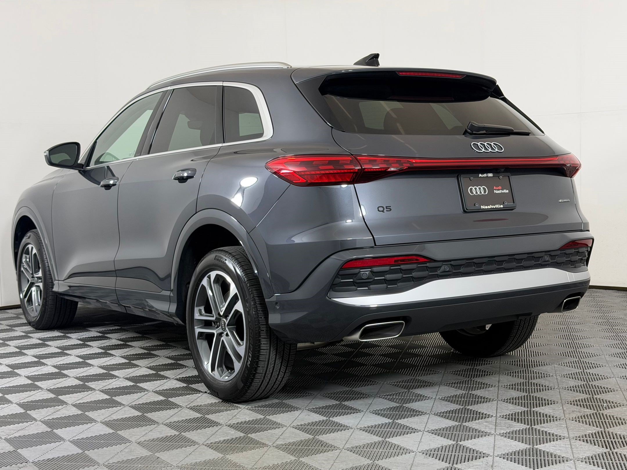 Used 2025 Audi Q5 Premium w/ Convenience Package AWD/4WD image 3