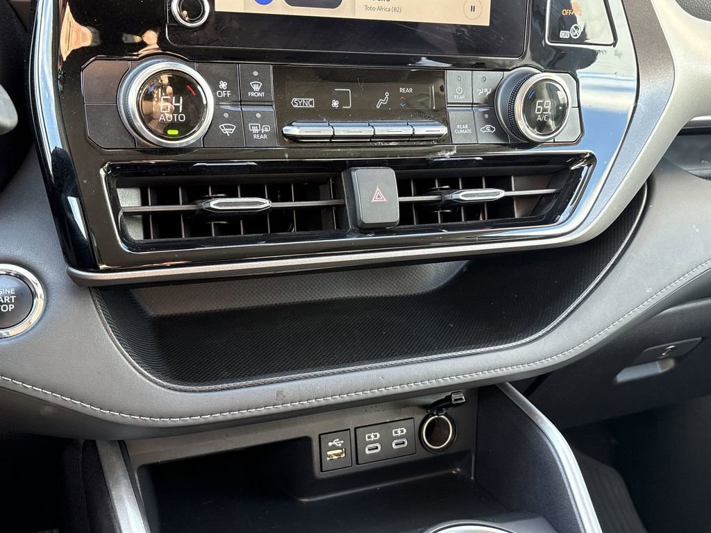 Used 2023 Toyota Highlander LE image 19