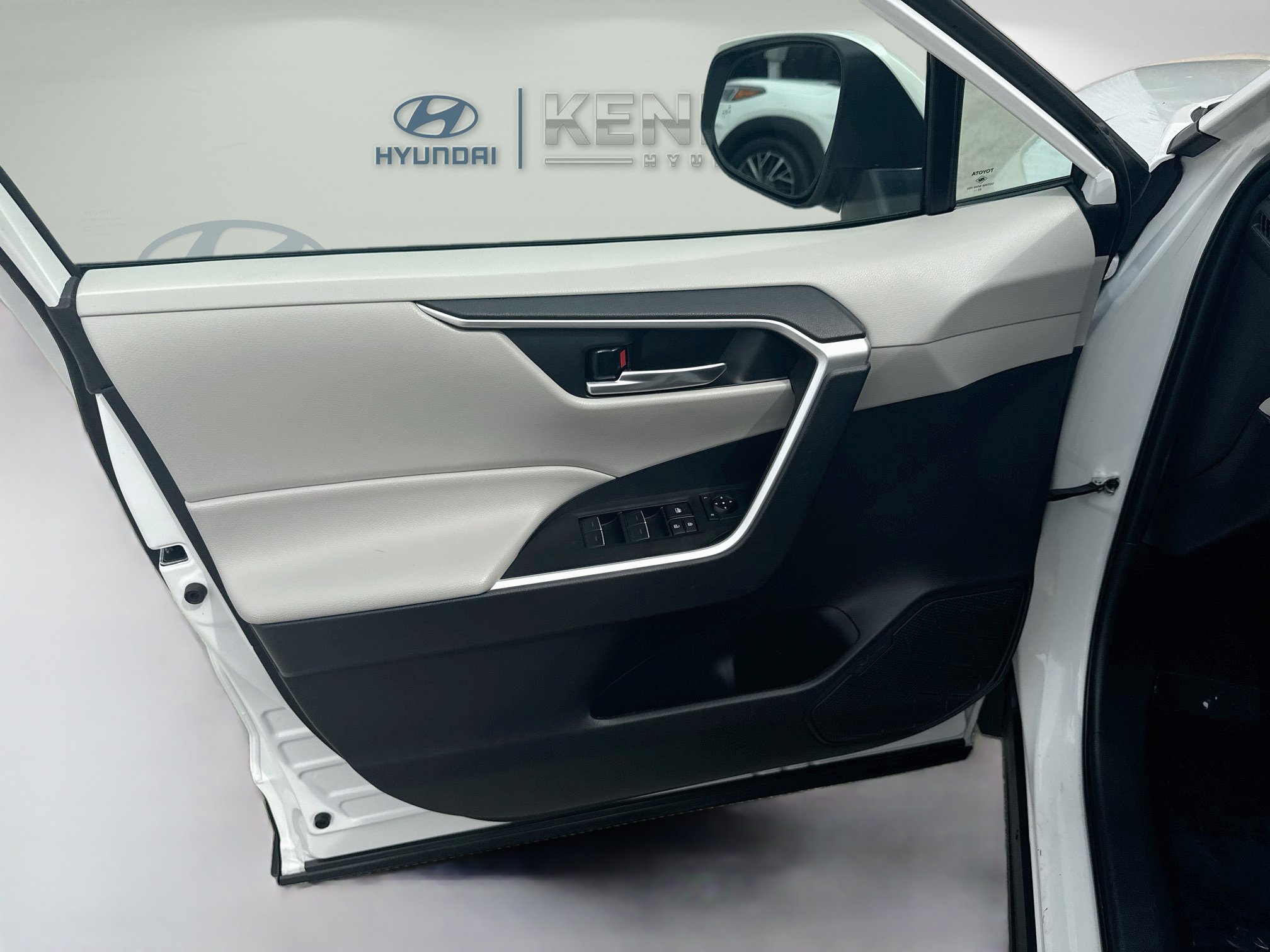 Used 2024 Toyota RAV4 XLE Premium FWD image 17