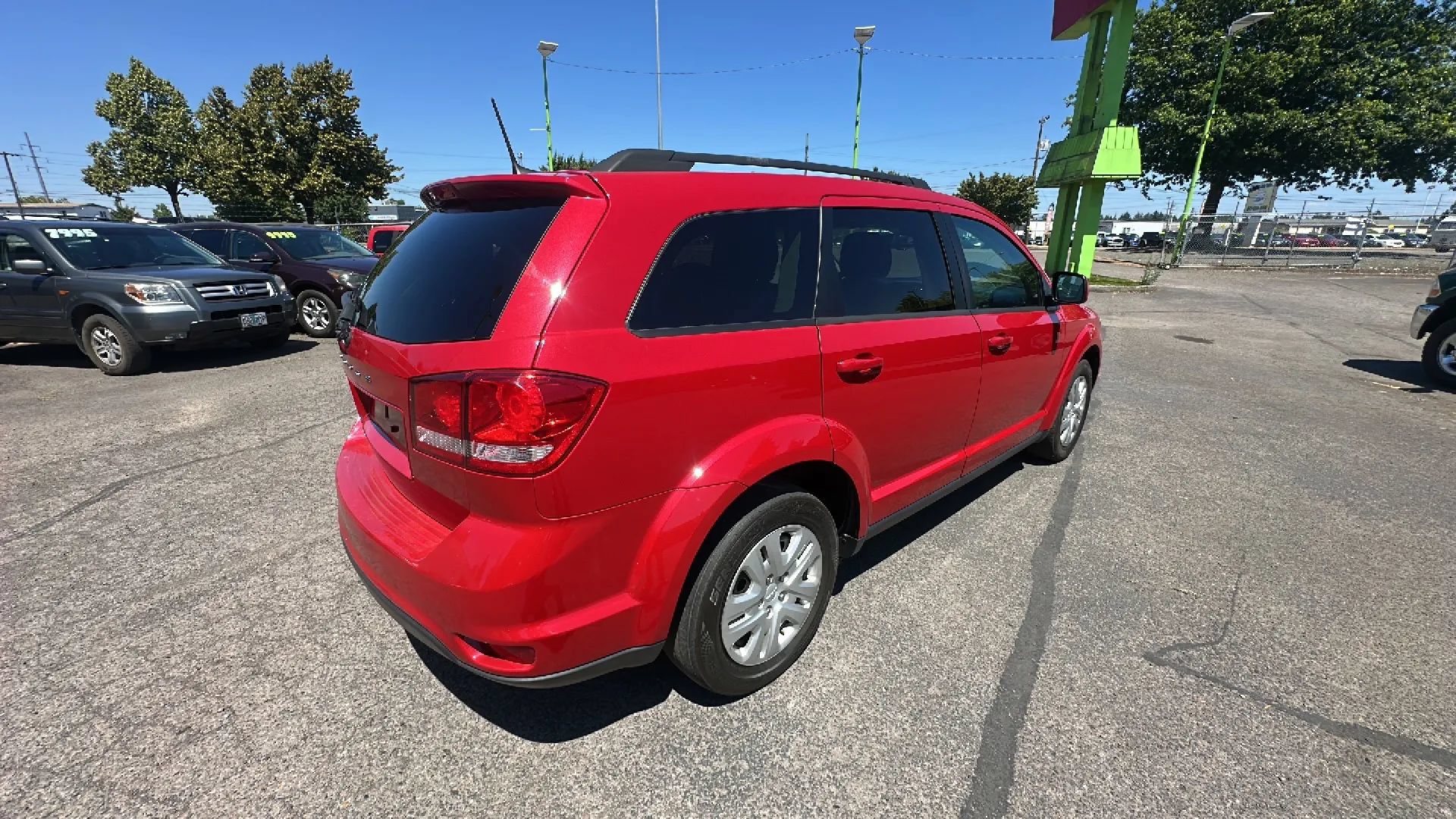 Used 2019 Dodge Journey SE w/ Premium Group FWD image 3