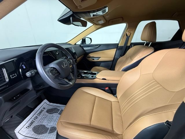Used 2025 Lexus NX 250 FWD w/ Towing Package (2000 Lbs) image 5