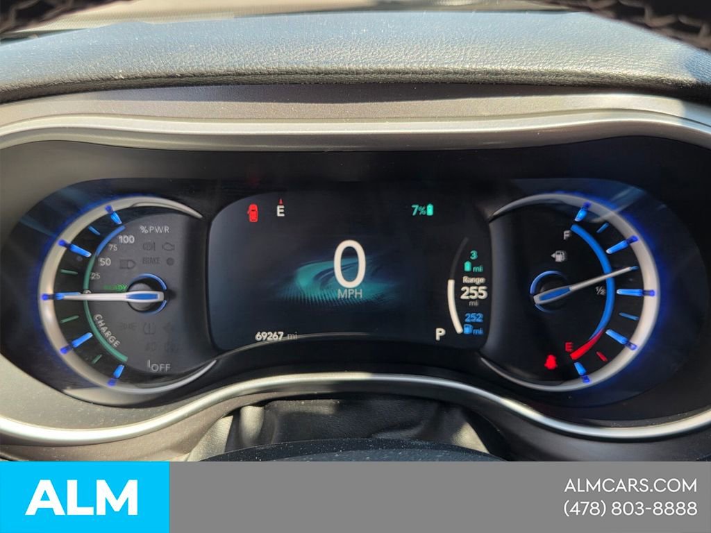 Used 2023 Chrysler Pacifica Touring-L image 30