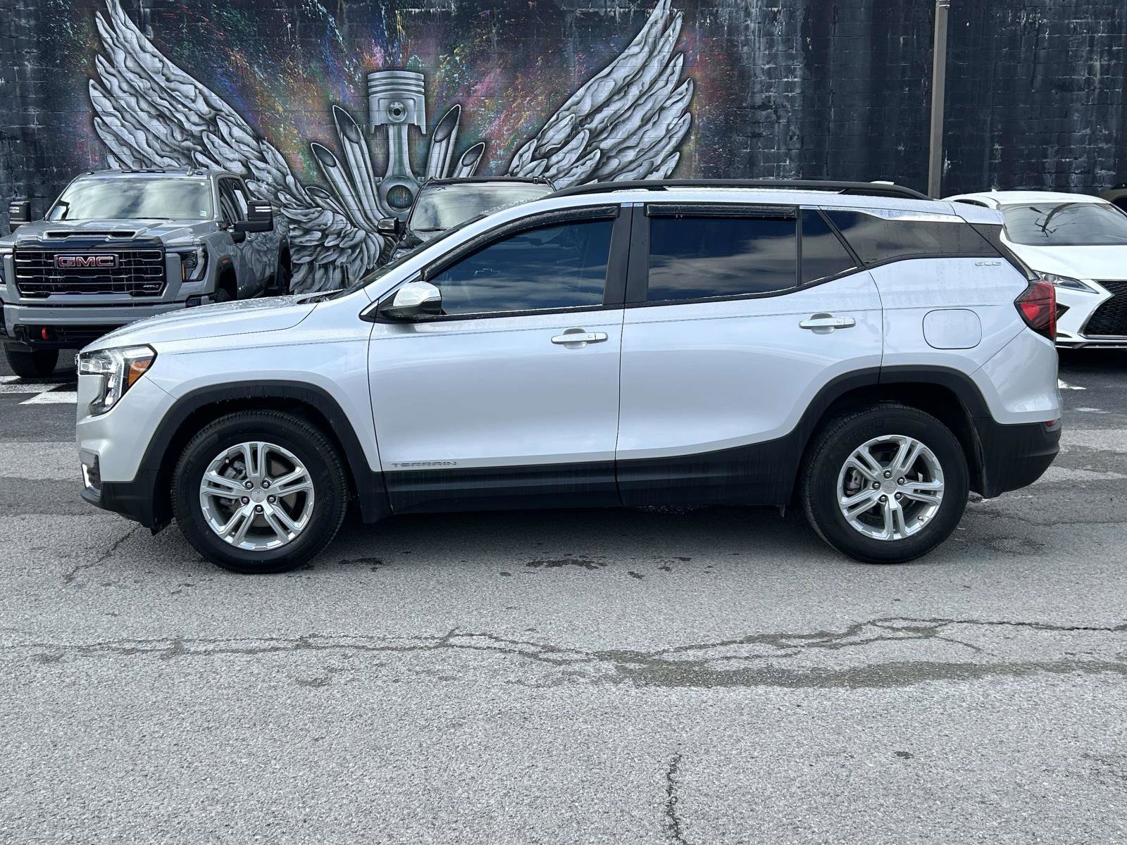 Used 2022 GMC Terrain SLE w/ Driver Convenience Package image 6