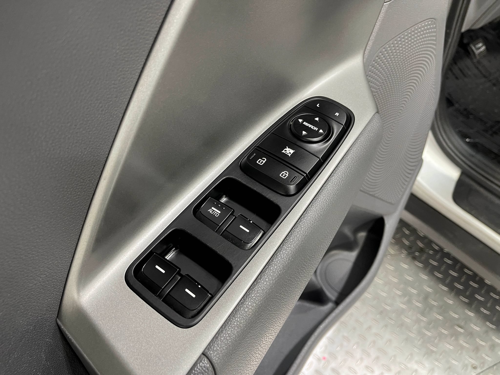 Used 2019 Kia Niro LX FWD image 14