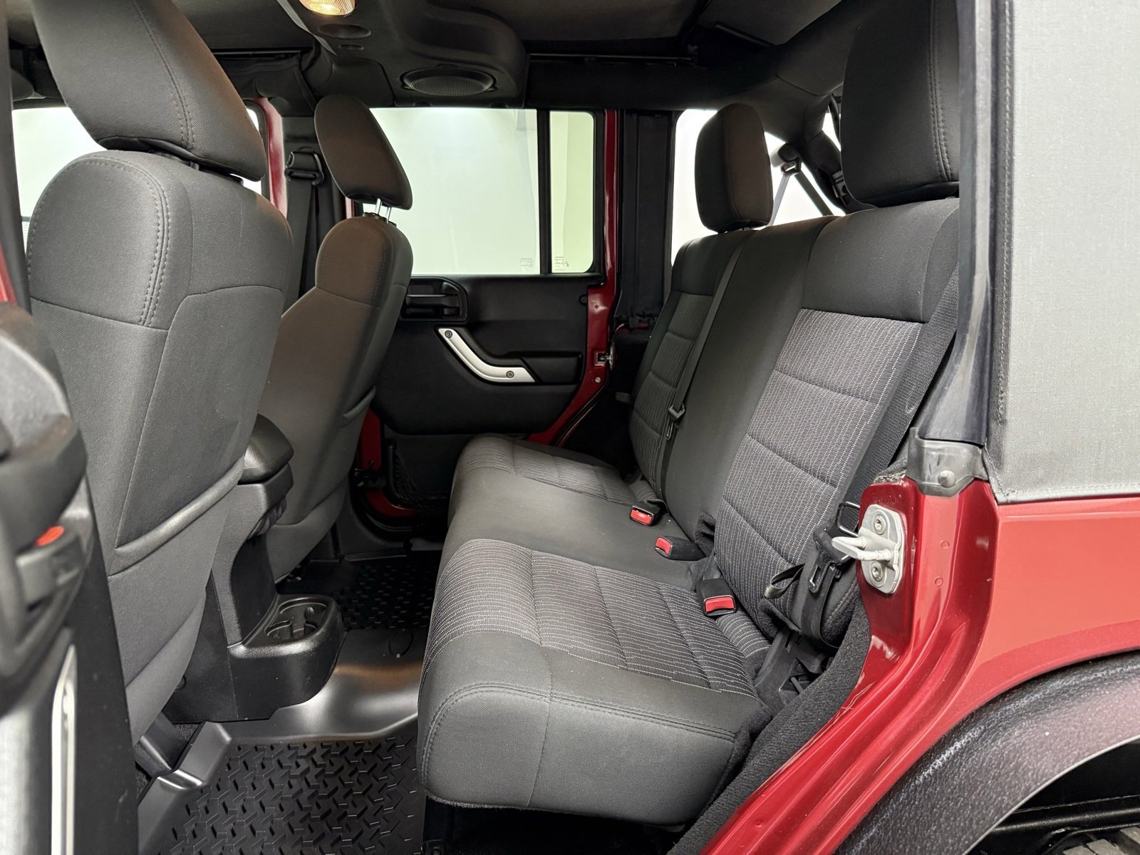 Used 2012 Jeep Wrangler Unlimited Rubicon w/ Connectivity Group image 16