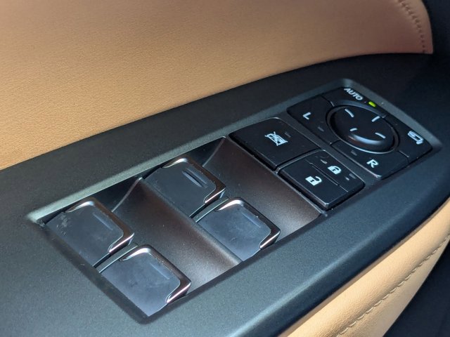 Used 2025 Lexus NX 250 FWD w/ Towing Package (2000 Lbs) image 15