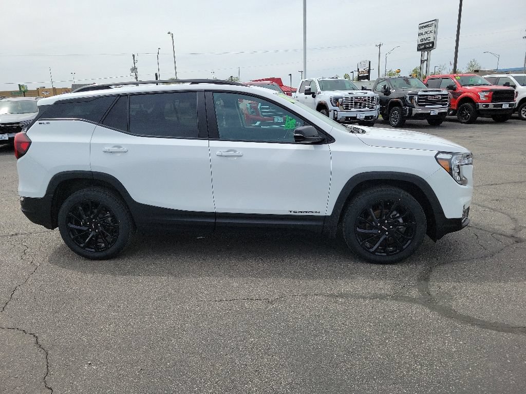 Used 2023 GMC Terrain SLE w/ Driver Convenience Package AWD/4WD image 4