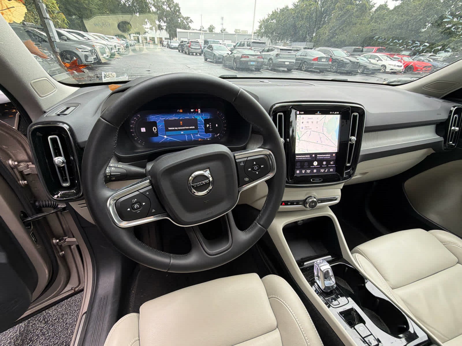 Certified 2024 Volvo XC40 B5 Plus w/ Climate Package AWD/4WD image 28