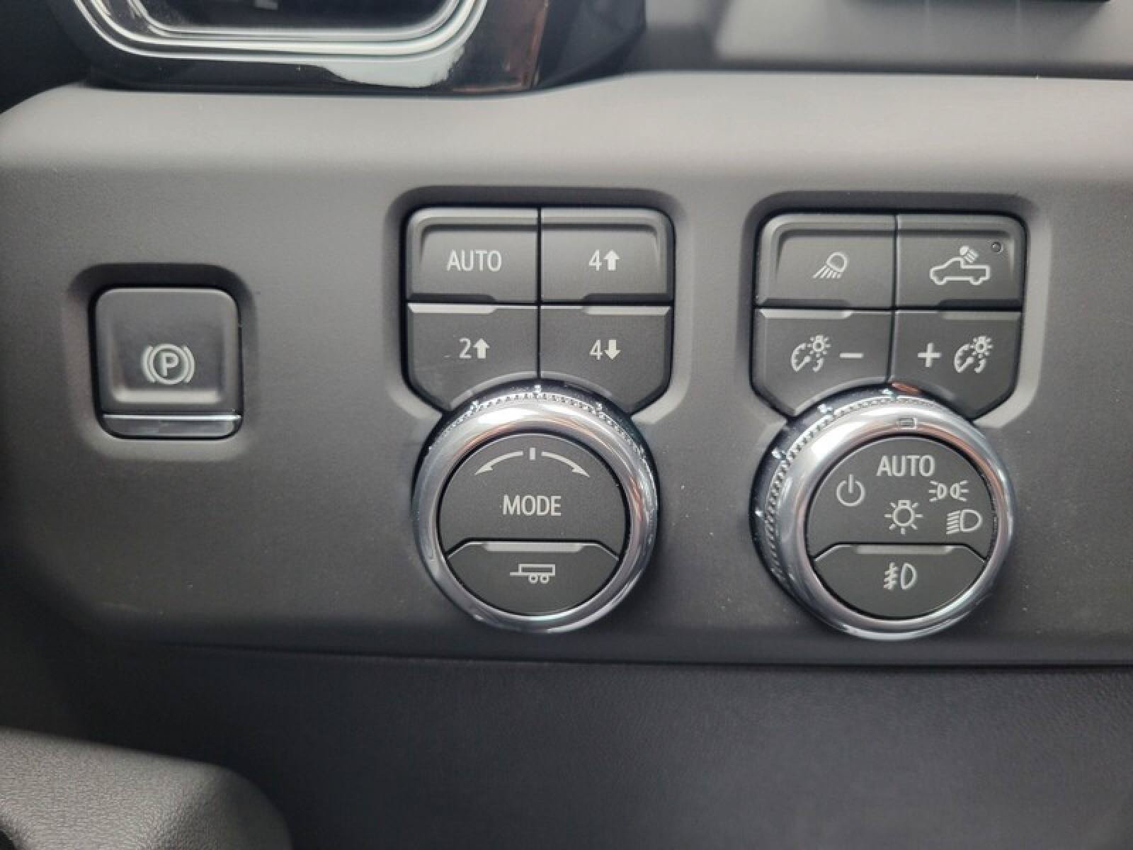 New 2026 GMC Sierra 2500 AT4 w/ AT4 Premium Plus Package AWD/4WD image 21