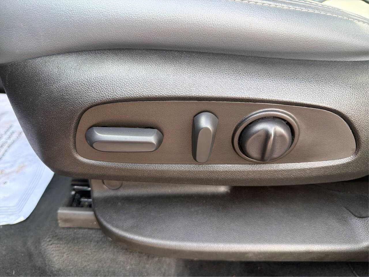 Used 2022 Buick Enclave Essence w/ Sport Touring Edition FWD image 17