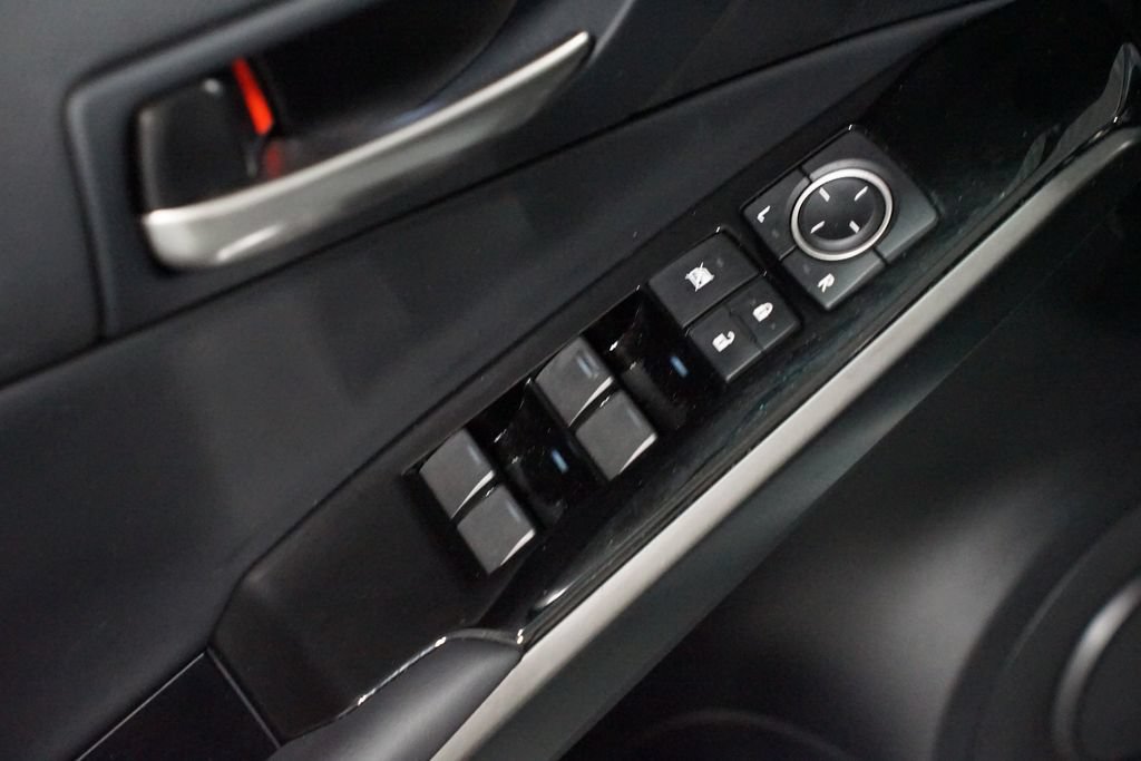 Used 2025 Lexus IS 350 F Sport RWD image 31