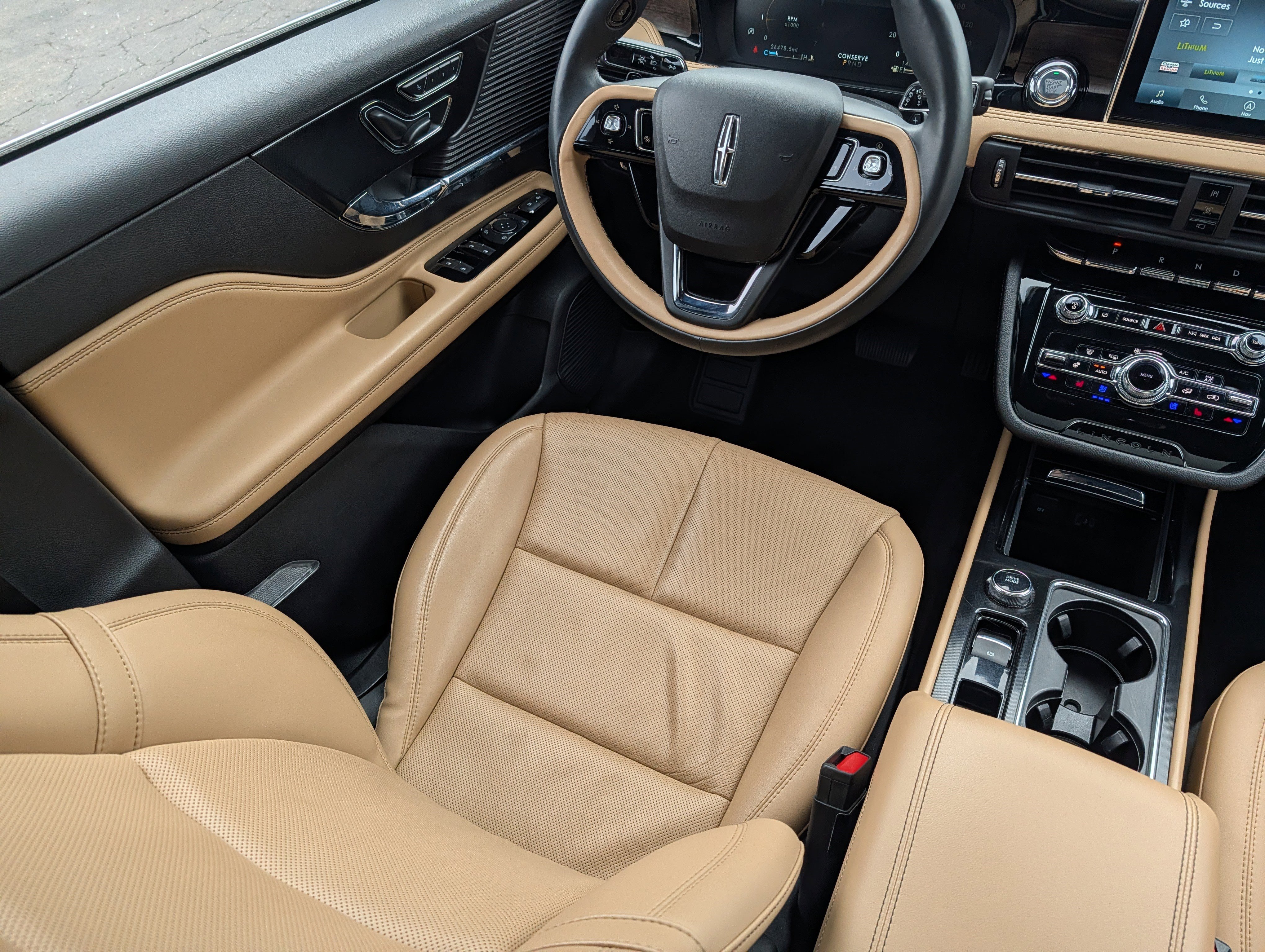 Used 2022 Lincoln Corsair Reserve w/ Equipment Group 201A image 10