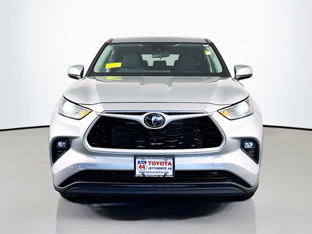 Used 2023 Toyota Highlander LE AWD/4WD image 11