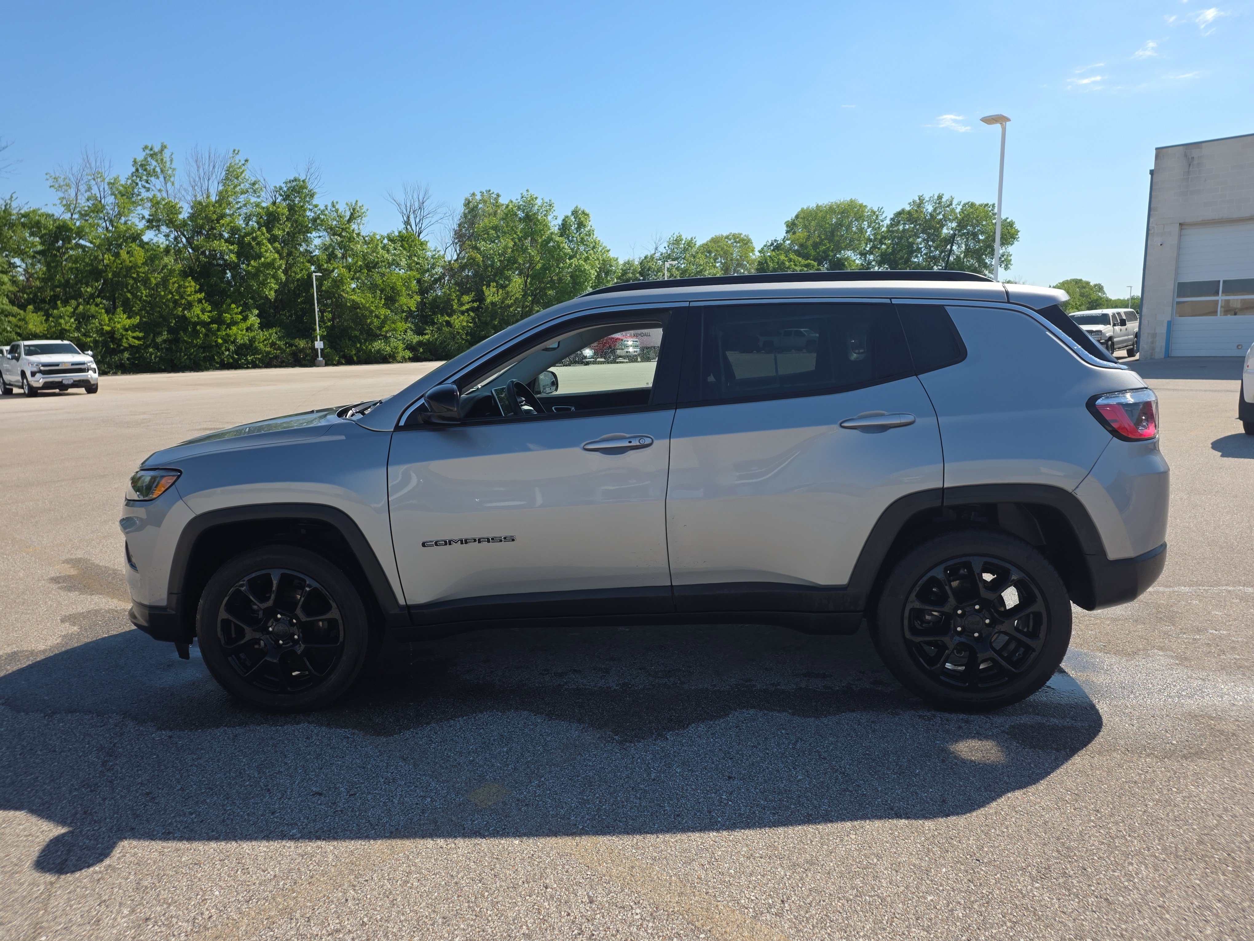 Used 2022 Jeep Compass Latitude AWD/4WD image 6