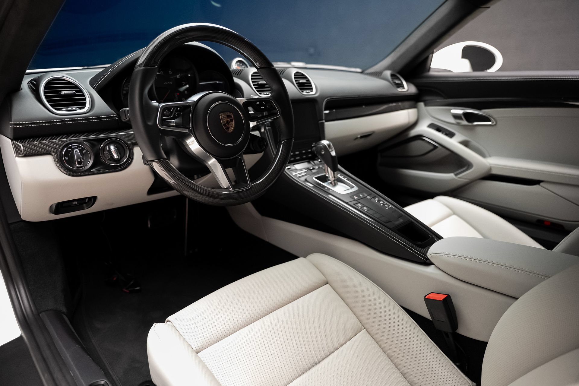 Used 2025 Porsche 718 Cayman GTS RWD image 2