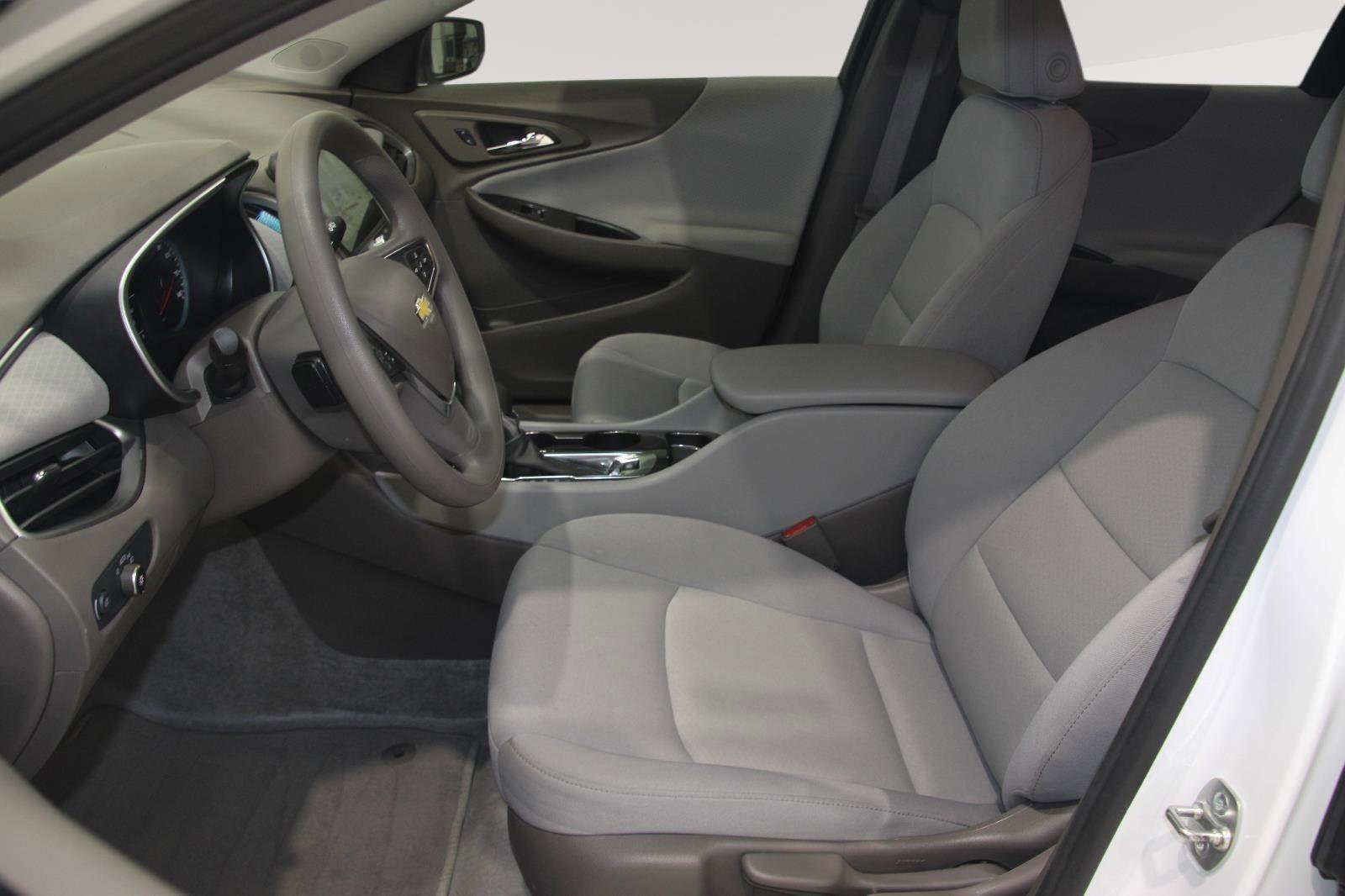 Used 2025 Chevrolet Malibu LS image 18