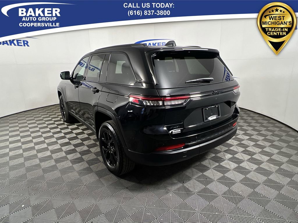 Used 2025 Jeep Grand Cherokee Altitude image 7