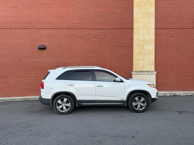 Used 2013 Kia Sorento EX w/ EX V6 Premium Pkg image 2