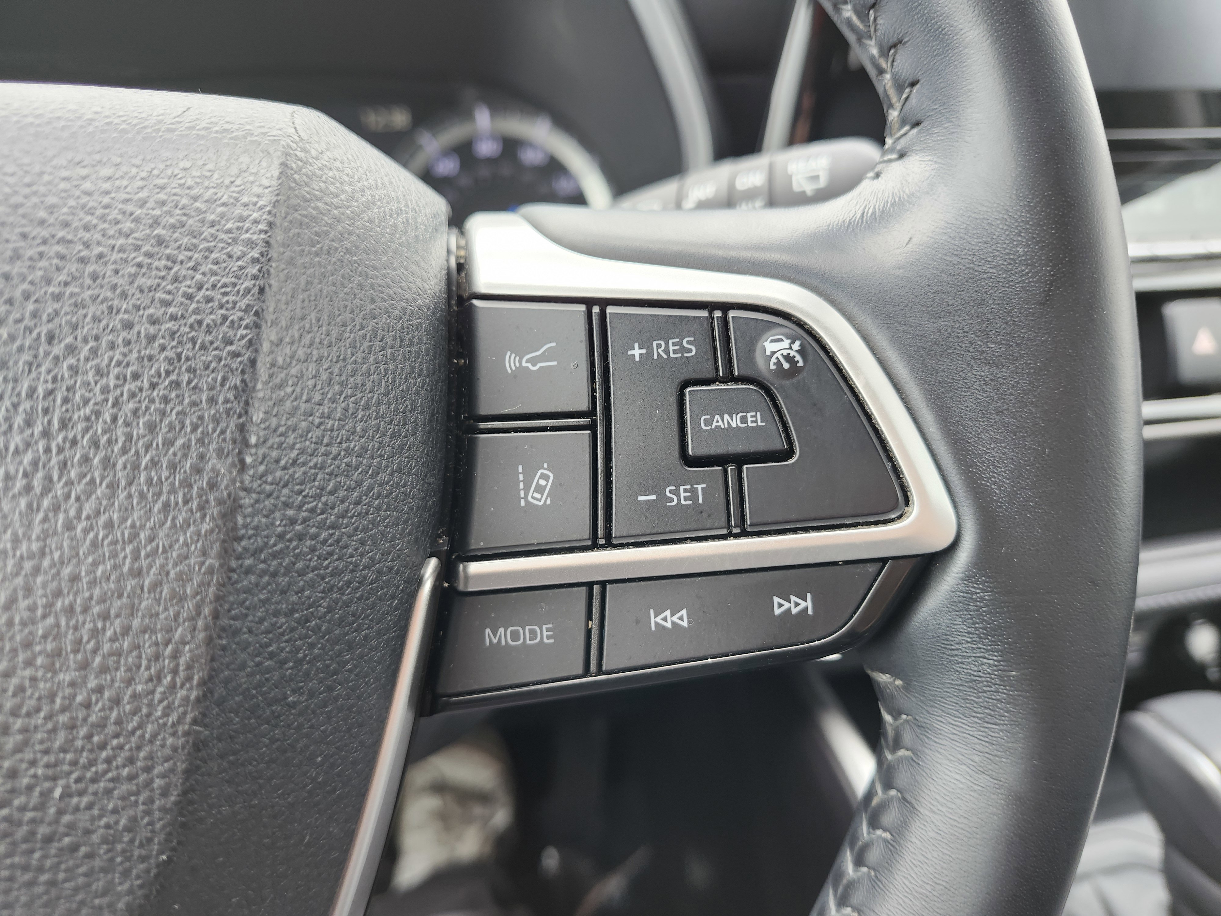 Used 2022 Toyota Highlander XLE image 39