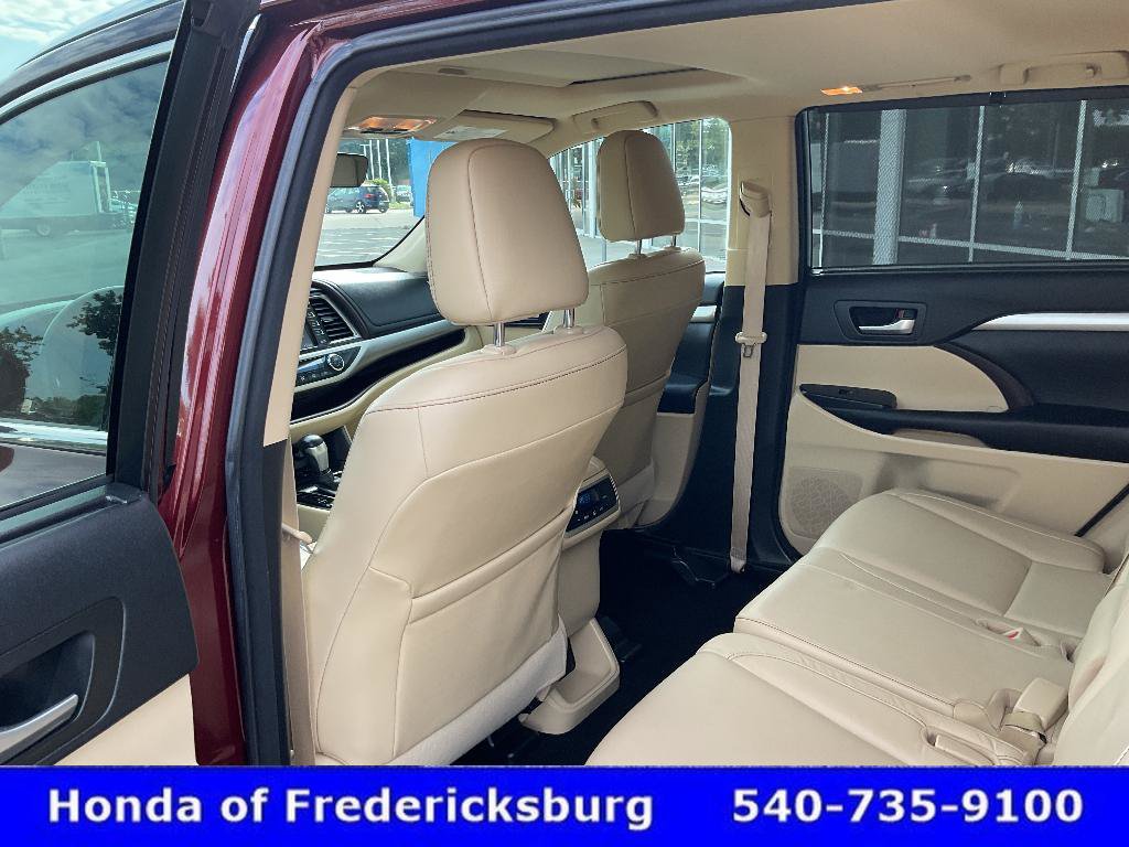 Used 2017 Toyota Highlander XLE AWD/4WD image 26