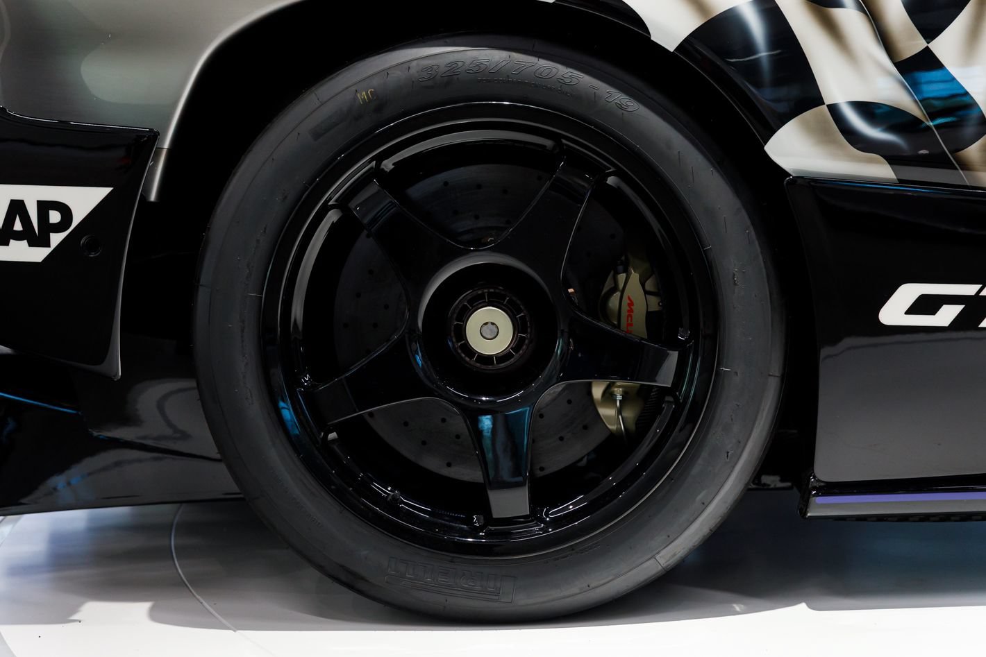 Used 2020 McLaren Senna RWD image 38