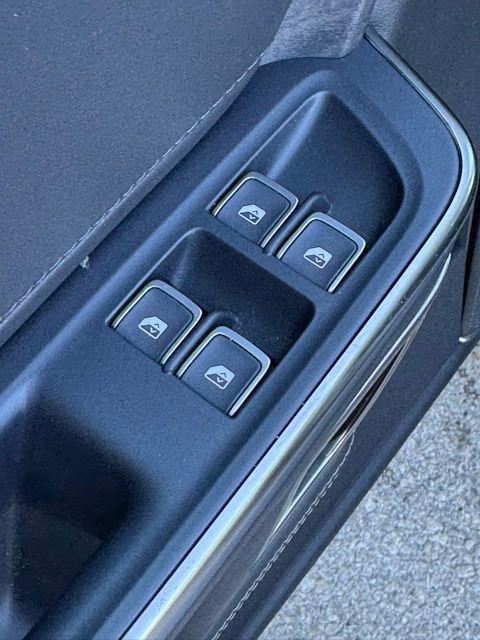 Used 2022 Rivian R1T Launch Edition image 16