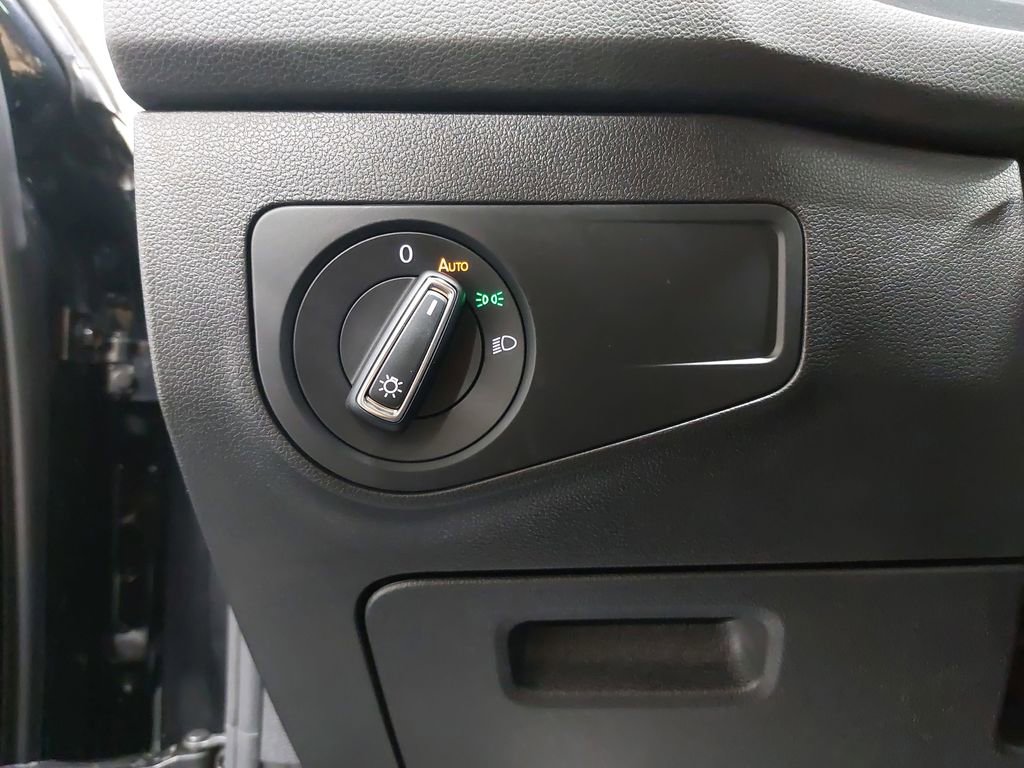 Used 2022 Volkswagen Tiguan SE image 24