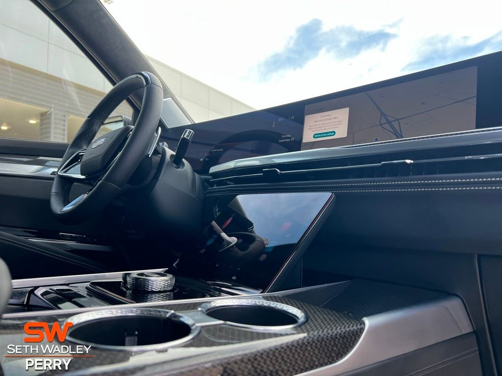 Used 2025 Cadillac Escalade V AWD/4WD image 2