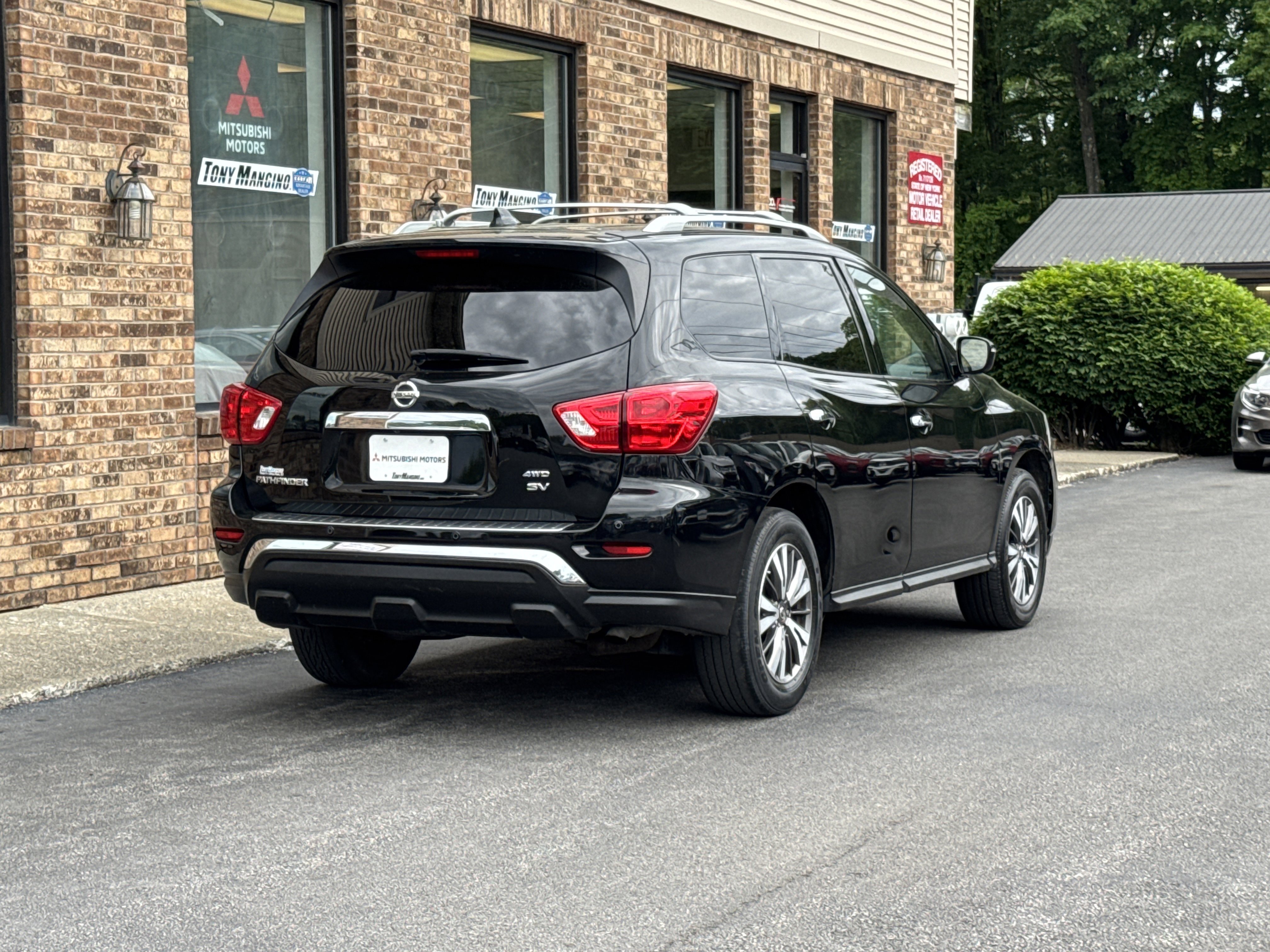 Used 2019 Nissan Pathfinder SV w/ Cargo Package AWD/4WD image 5
