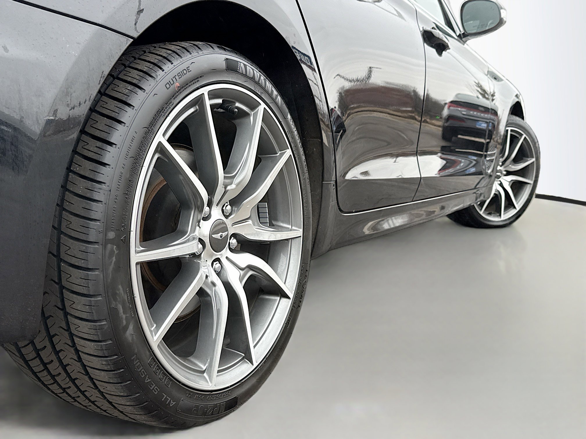 Used 2023 Genesis G70 2.0T image 15