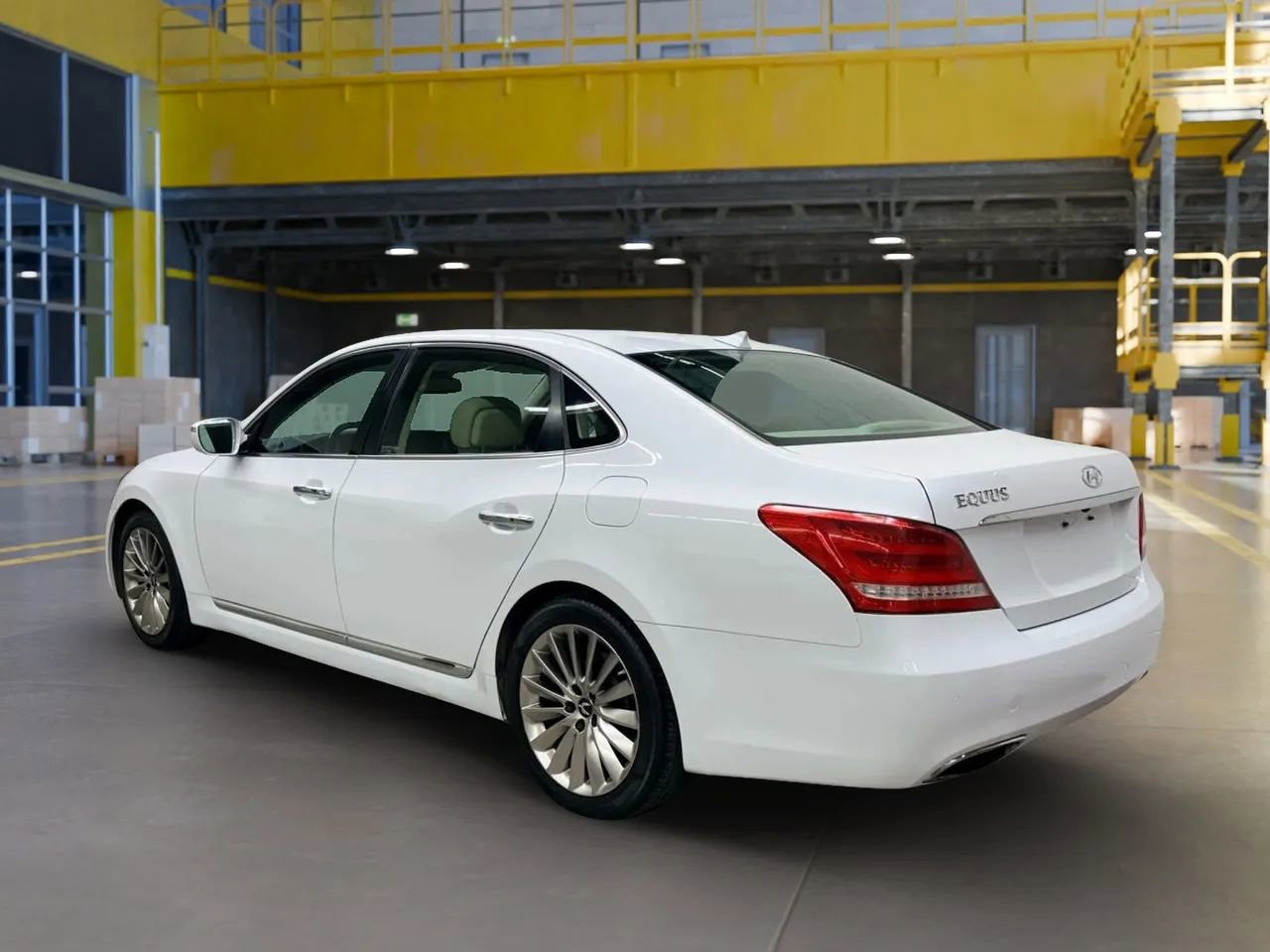 Used 2014 Hyundai Equus Signature RWD image 3