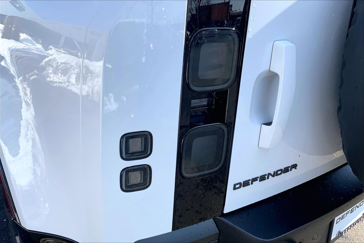 New 2026 Land Rover Defender 110 X-Dynamic SE image 14
