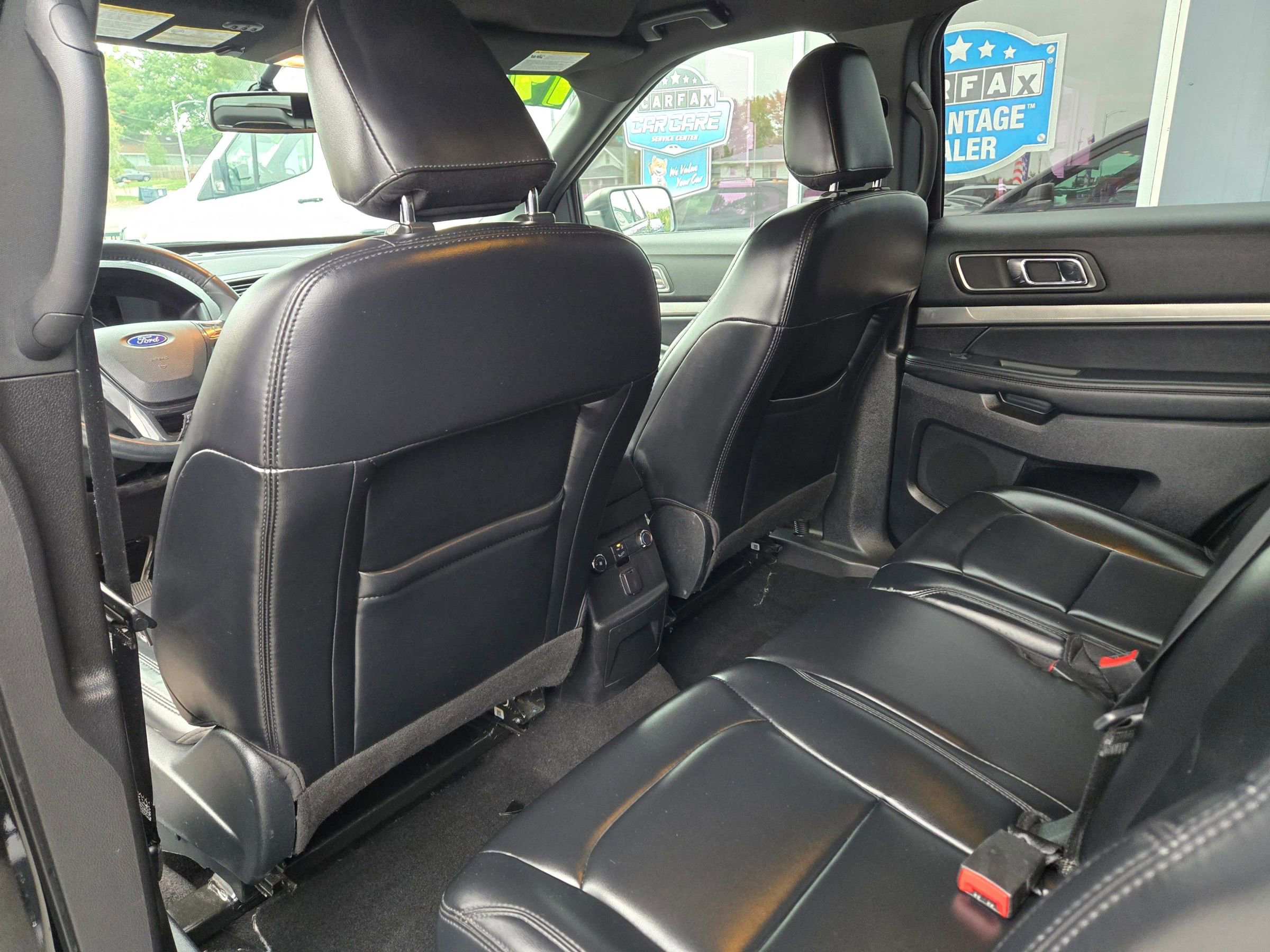 Used 2019 Ford Explorer XLT w/ Equipment Group 202A AWD/4WD image 54