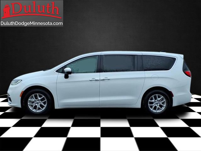 Used 2023 Chrysler Pacifica Touring-L FWD image 2