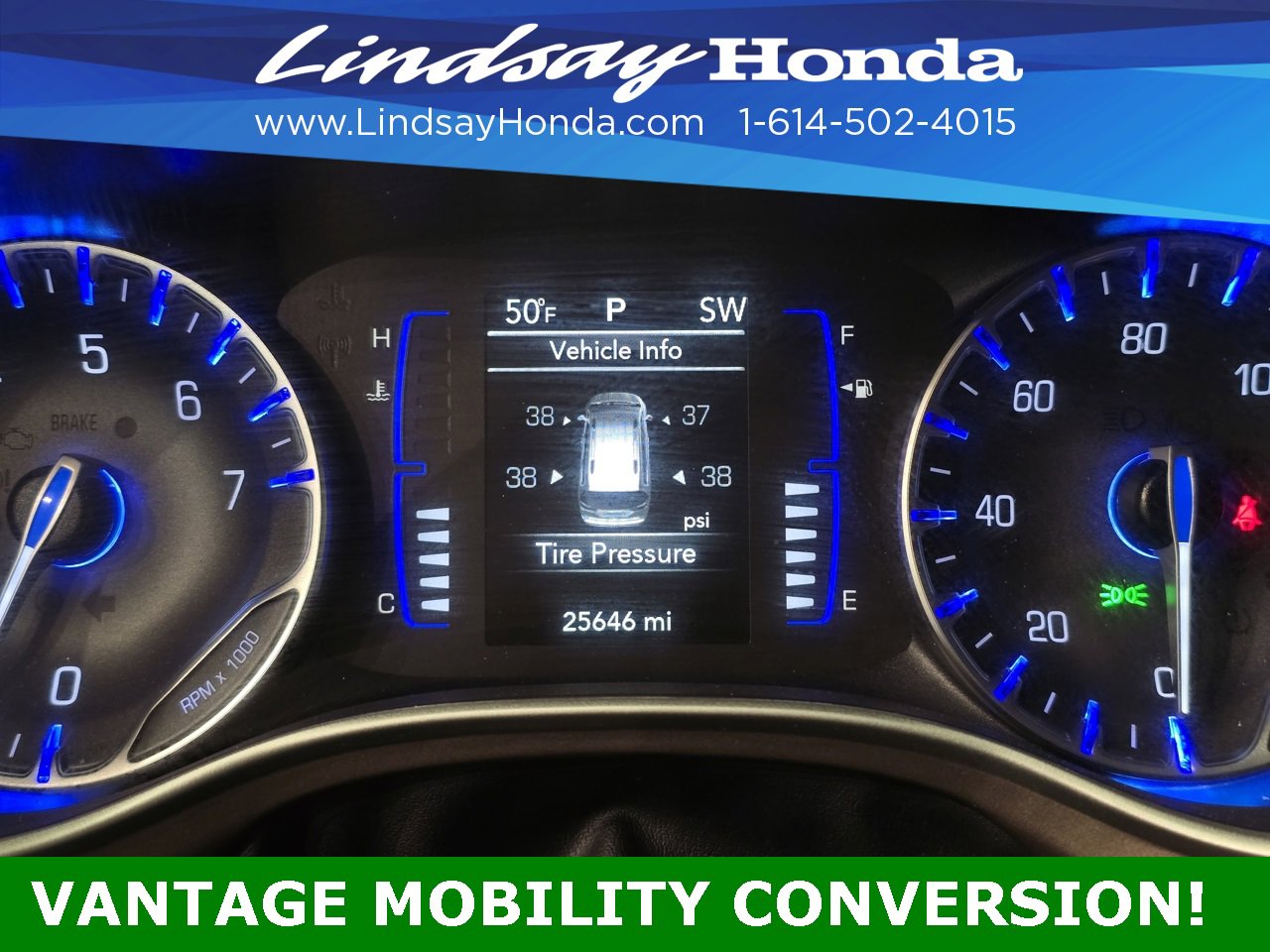 Used 2022 Chrysler Voyager LX image 14