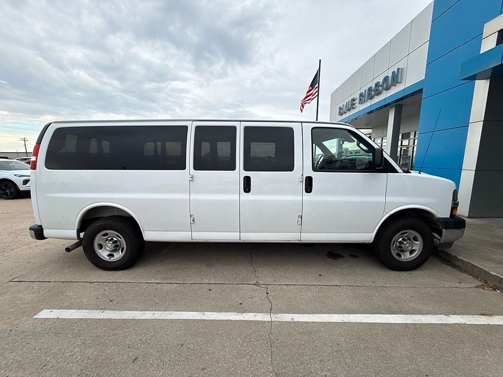 Used 2025 Chevrolet Express 3500 LT w/ LT Preferred Equipment Group RWD image 2