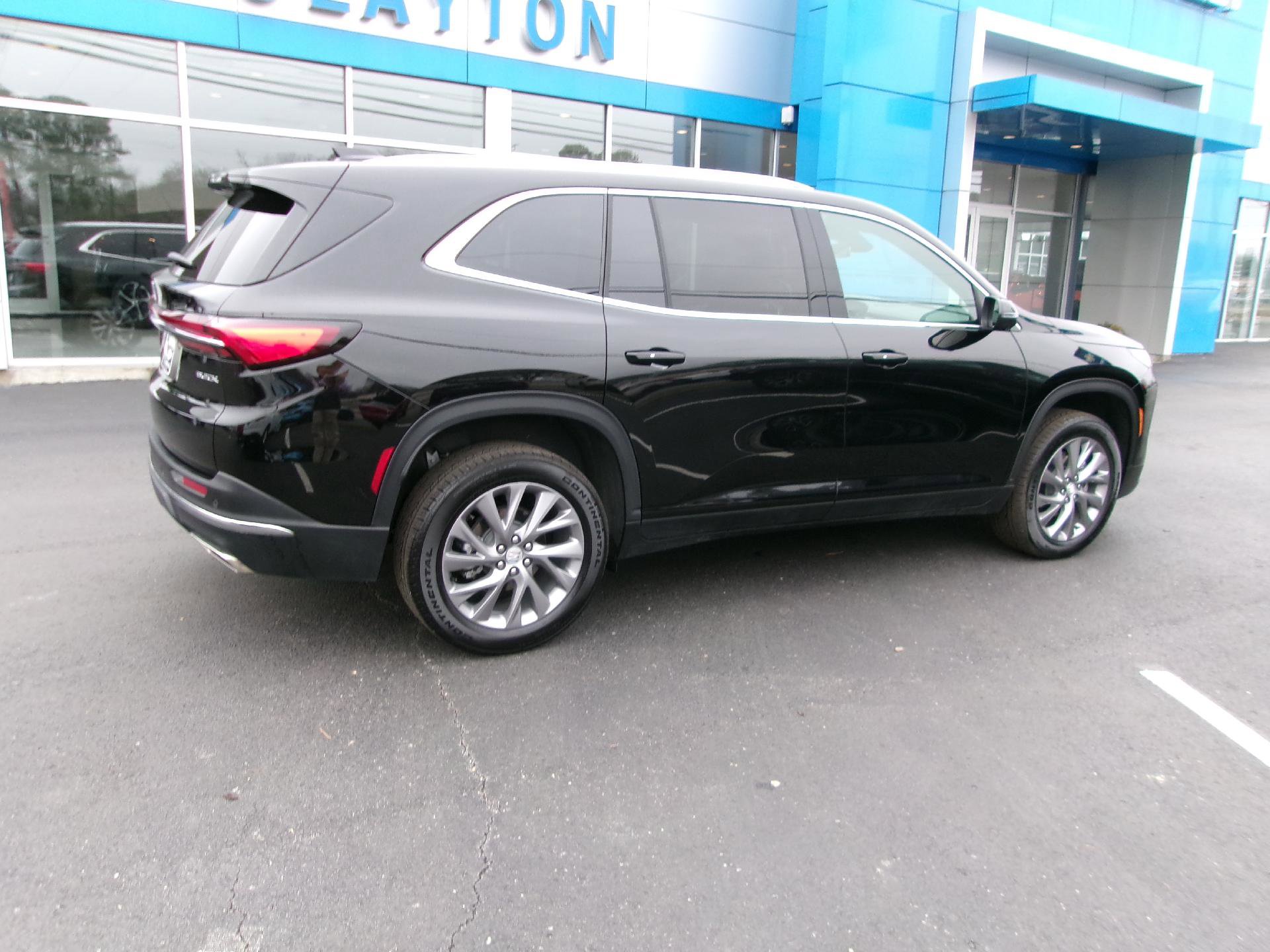 Used 2025 Buick Enclave Preferred image 3