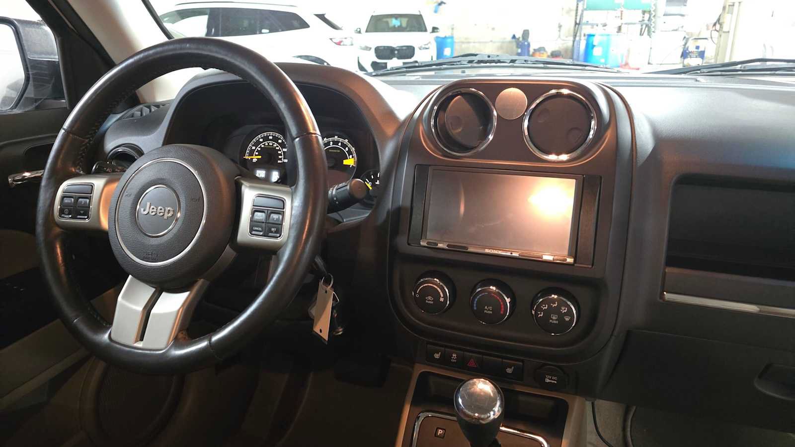 Used 2015 Jeep Patriot High Altitude AWD/4WD image 11