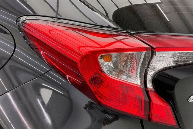 Used 2019 Toyota C-HR XLE FWD image 29