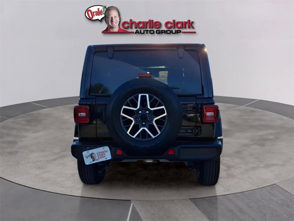 Used 2025 Jeep Wrangler Sahara image 4
